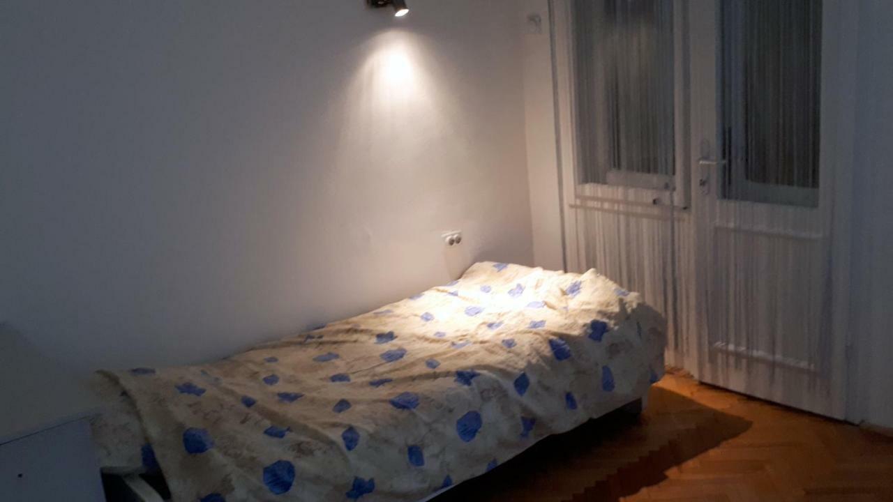 Edelweiss Hostel Stip Exterior photo